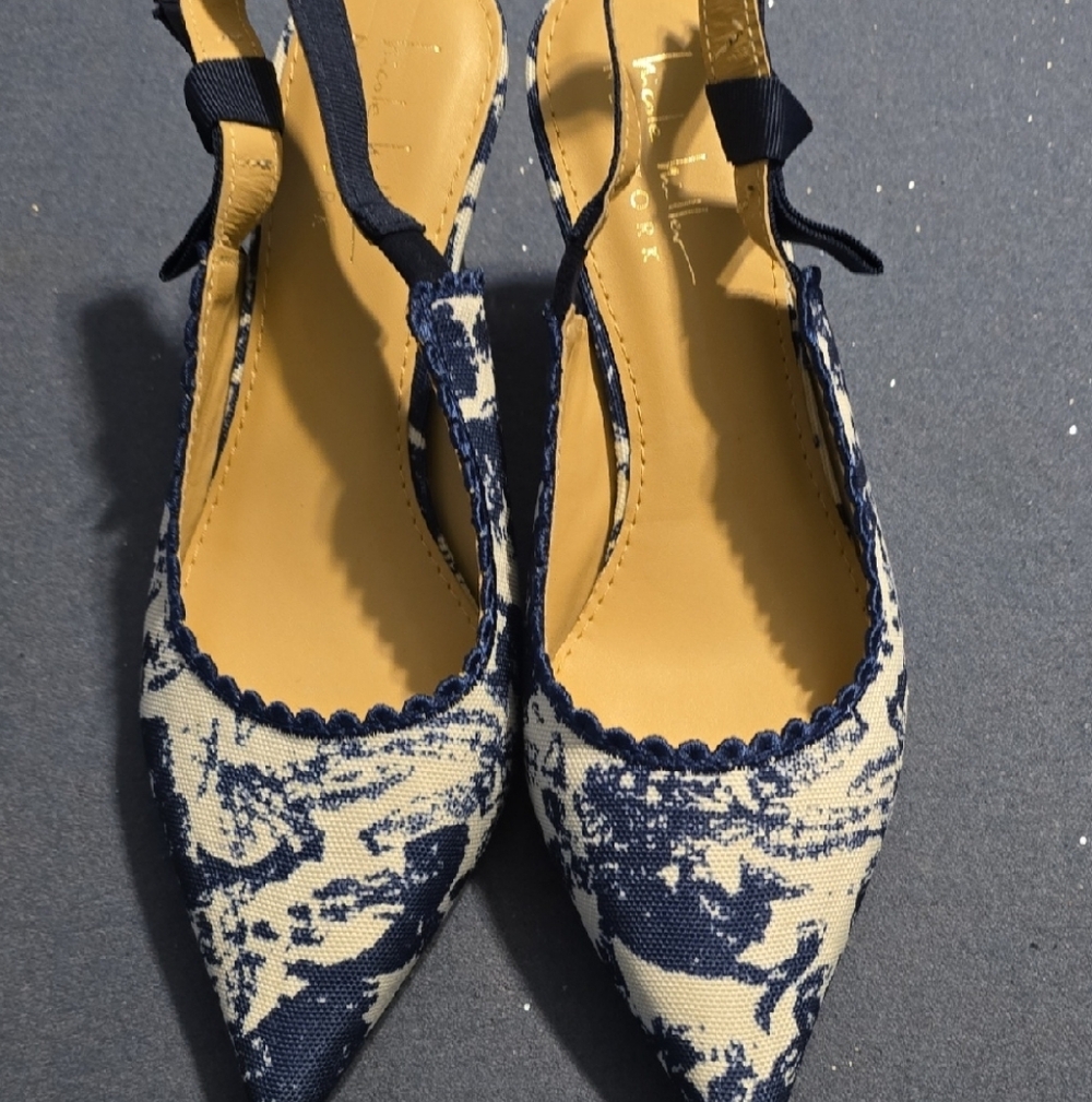 Elegant Navy and Cream Women's Slingback Shoes - Picture 2 of 7